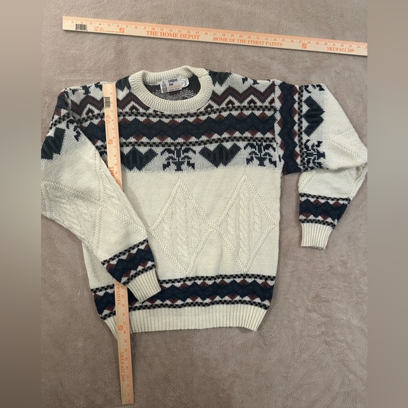 London Fog Other - Vintage (90’s) London Fog Cream and Navy Patterned Crewneck Sweater